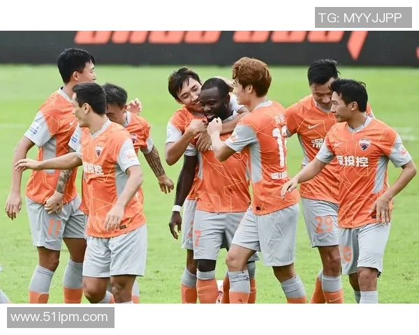 深圳足球队的拼搏之路：从低谷到大师赛的辉煌历程